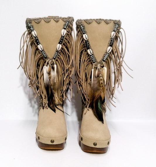 Wooden clog boot. Suede leather boot decorated with fringes, natural shells, feathers, horns and hand painted buffalo. Bohemian style boot with wooden wedge. Sizes 34 to 47. High quality leather footwear handmade by sol Caleyo. Sustainable fashion.