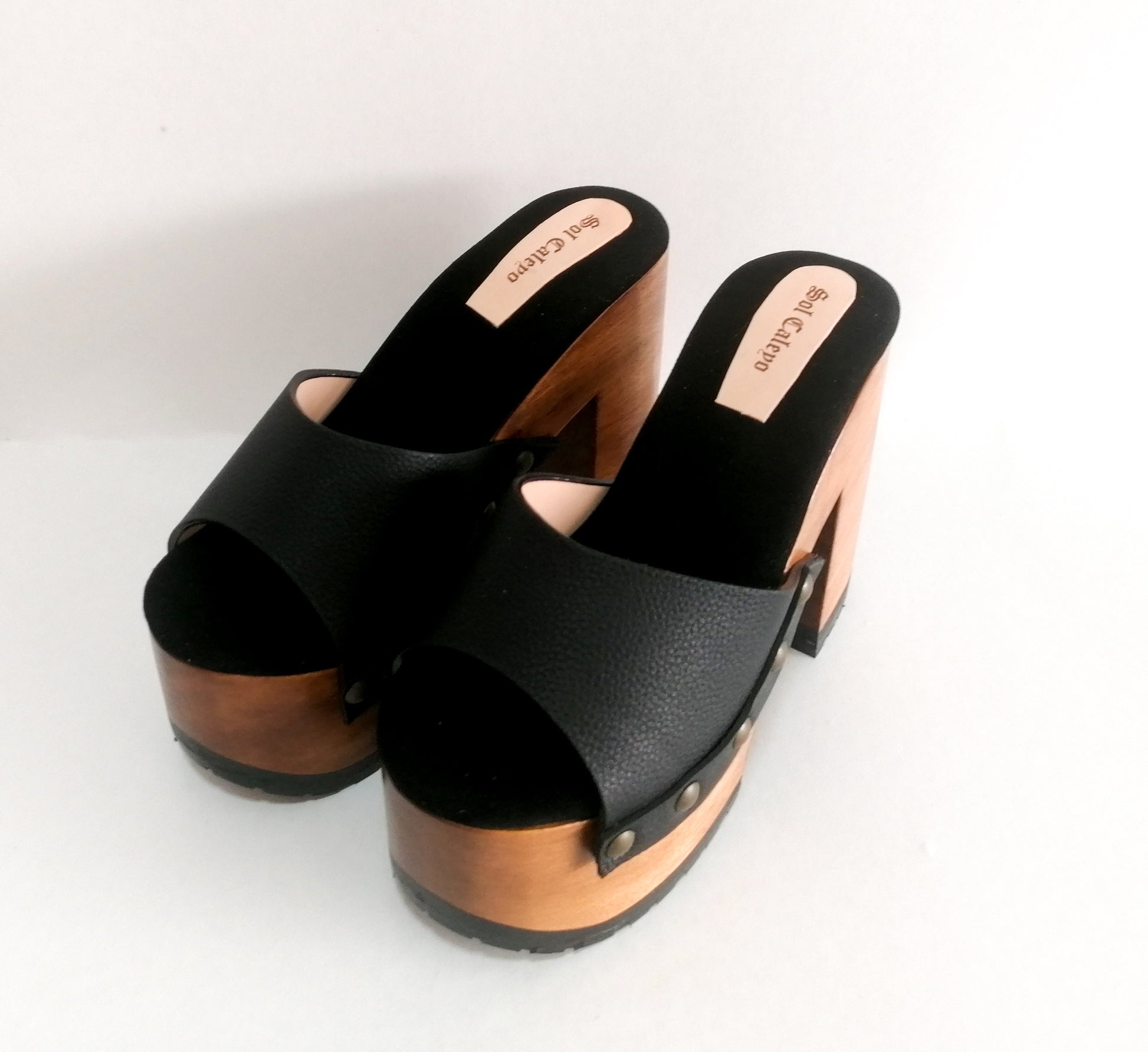 Black leather peep toe sandal. Platform sandal with super high wooden heel. Clog sandal 70's style. Sizes 34 to 47. High quality handmade leather shoes by sol Caleyo. Sustainable fashion.