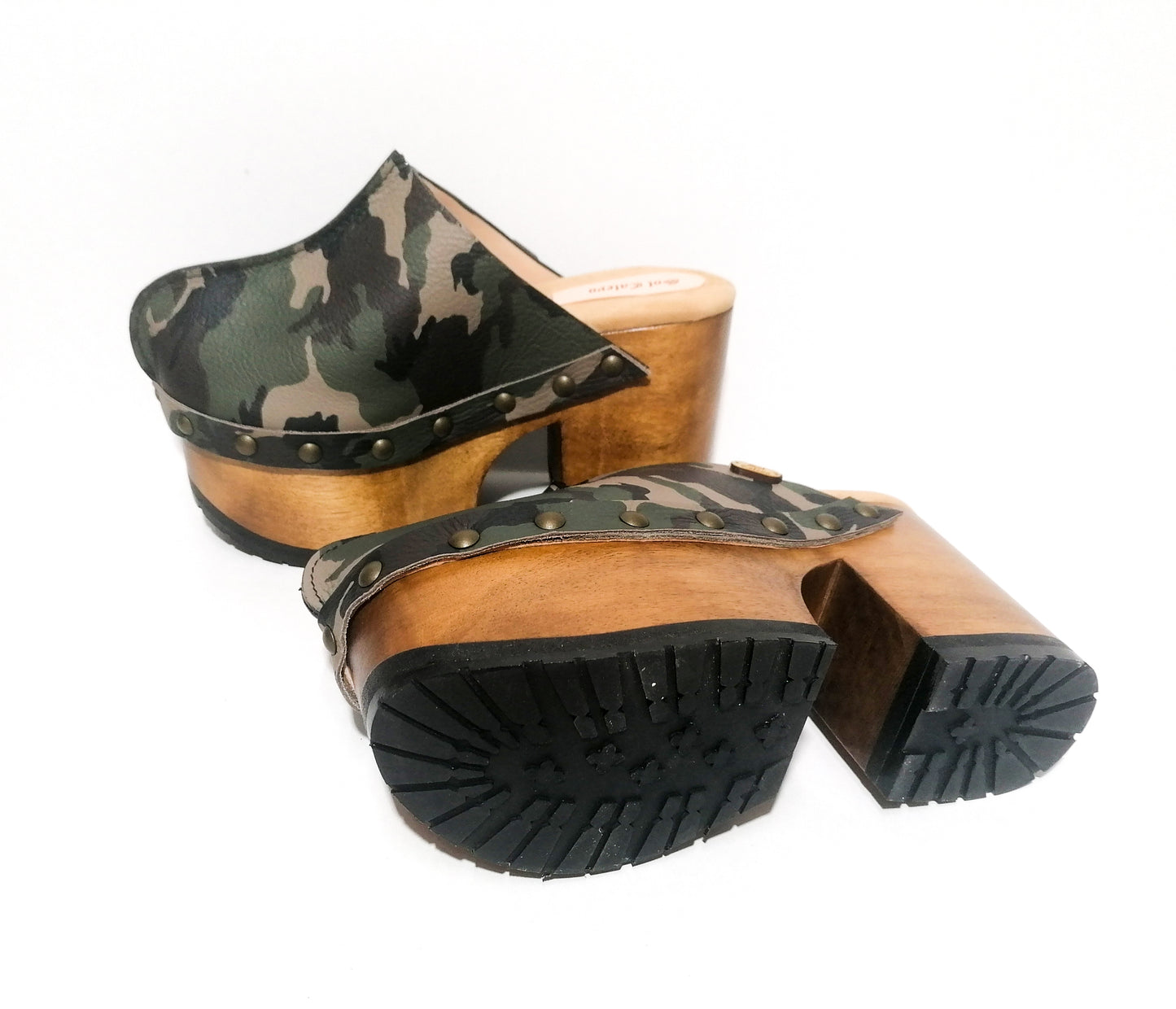 Military leather clogs. Leather clogs with wooden heel. Vintage style platform clogs. Sizes 34 to 47. Handmade leather shoes of excellent quality by Sol Caleyo. 