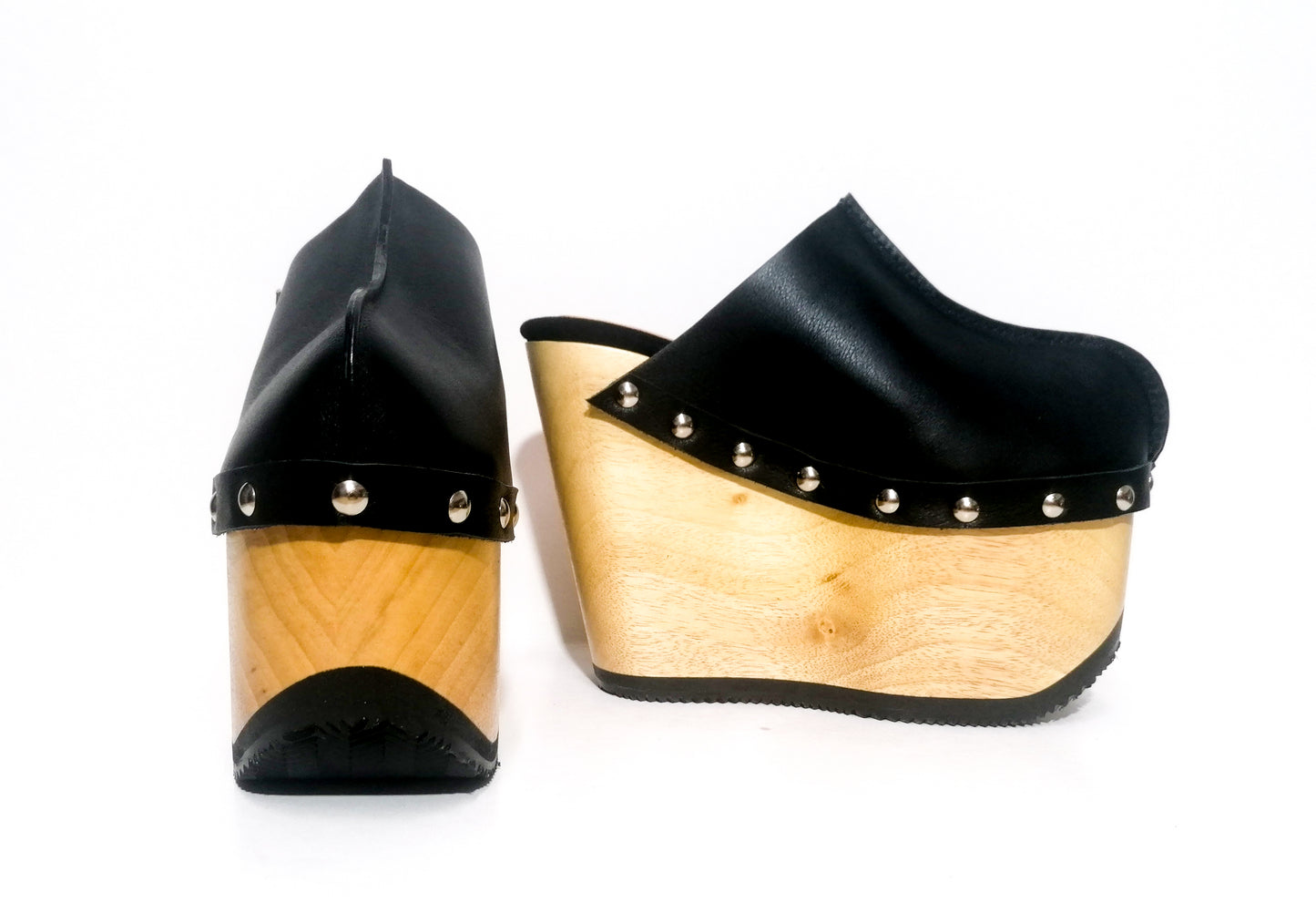 Black platform clog vintage style 70s. Super high wooden wedge, closed leather clogs, vintage style wooden wedge. Sizes 34 to 47. High quality leather shoes handmade by Sol Caleyo.