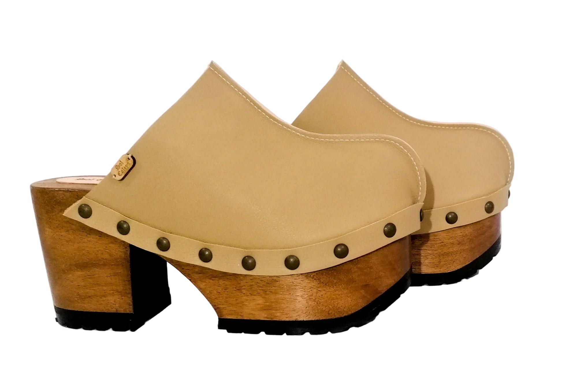 Sand beige leather clogs with wooden platform and high heel. Vintage 70s style wooden clogs. Handmade leather clogs, sizes 34 to 47. Exclusive design by Sol Caleyo.